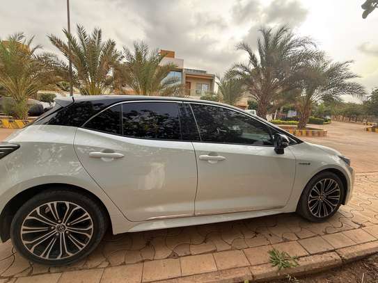 Toyota Corolla hybrid design 1.8 image 2