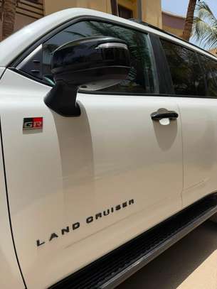 Toyota Land Cruiser 2024 image 9