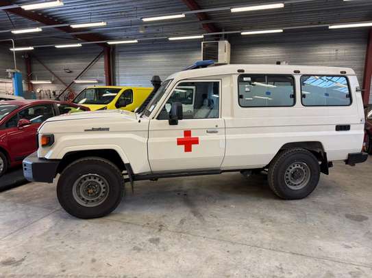 Toyota Land cruiser 2025 Ambulance 78 neuf image 4