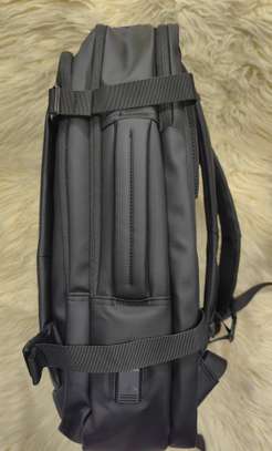 Sac à dos imperméable noir robuste et ajustable image 4