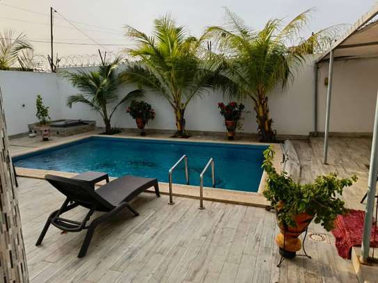À VENDRE – Villa meublée avec piscine à Saly image 2