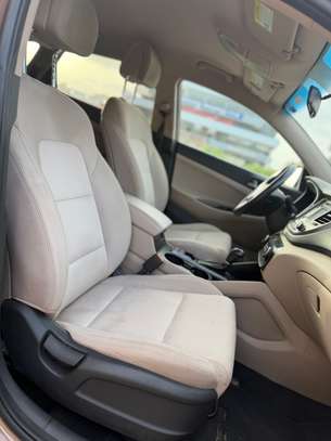 Hyundia Tucson image 4