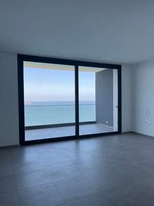 Grand et beau F5 sur la mer au Plateau Corniche Est image 6