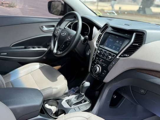 HYUNDAI SANTAFEE 2017 image 8