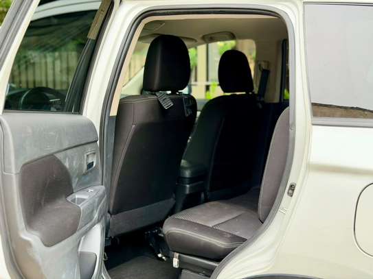 MITSUBISHI OUTLANDER 2017 image 6