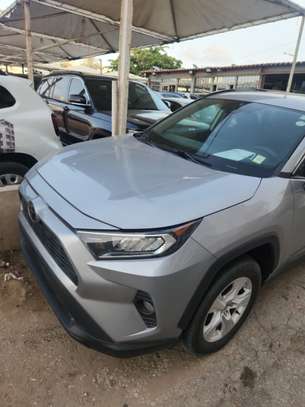Toyota Rav 4 essence 2021 image 3
