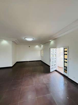 Bel appartement à la Sicap foie (cité magistrat) image 3