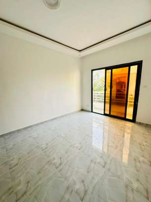 STUDIO F2 AUX MAMELLES image 5