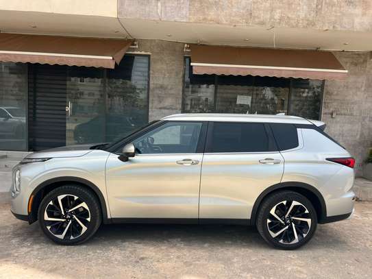 MITSUBISHI OUTLANDER image 4