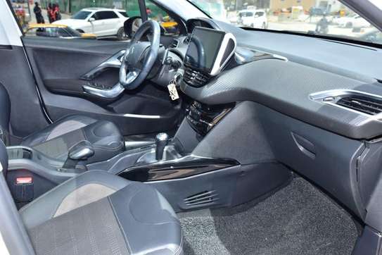 Peugeot 2008 Année 2017 image 6