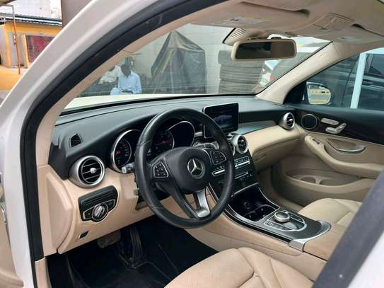 Mercedes-Benz image 5