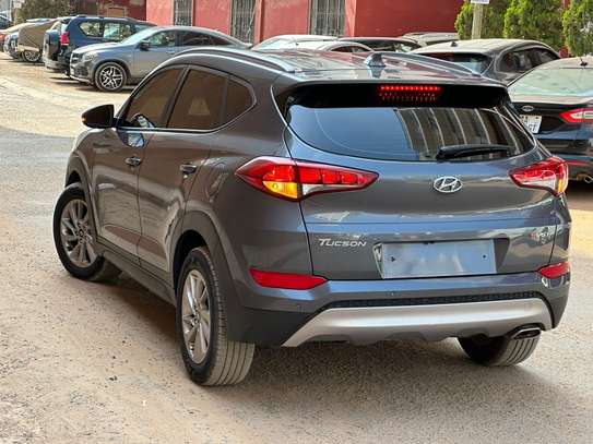 Hyundai Tucson 2017 très propre full options image 6