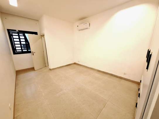 Superbe F4 aux Almadies zone de recasement image 8