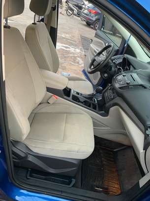 Ford escape 2017 bleu confortable et sécurisé image 5