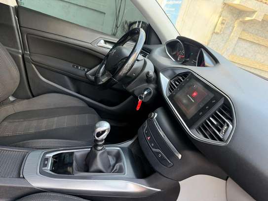 Peugeot 308 2016 image 8