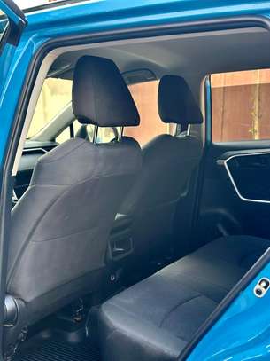 toyota rav 4 2019 image 7