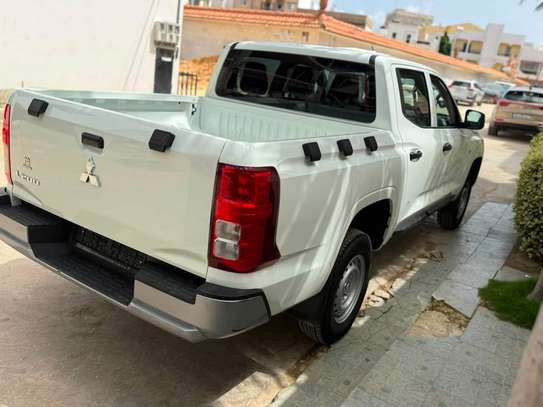 Mitsubishi L200 2026 NEUF Pickup Blanc robuste image 15