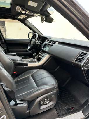 Range Rover sport image 7