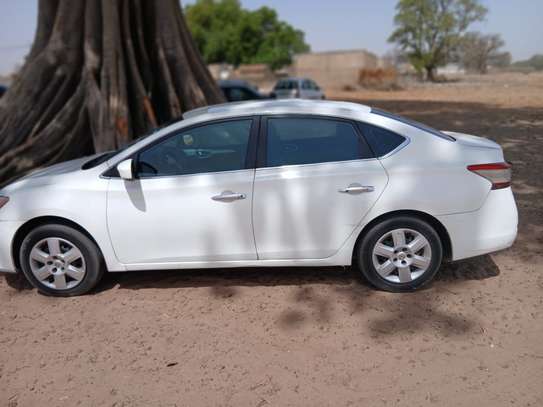 Nissan Sentra image 2