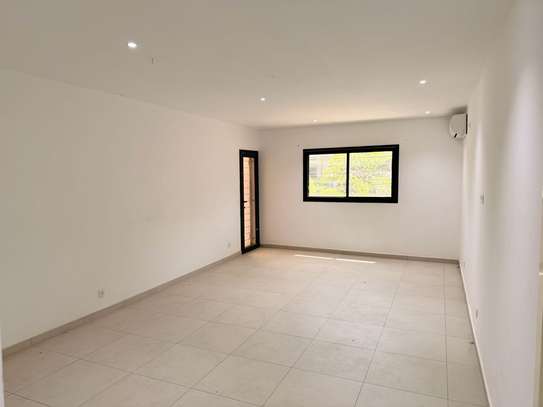 Appartement f4 à louer aux Almadies image 8