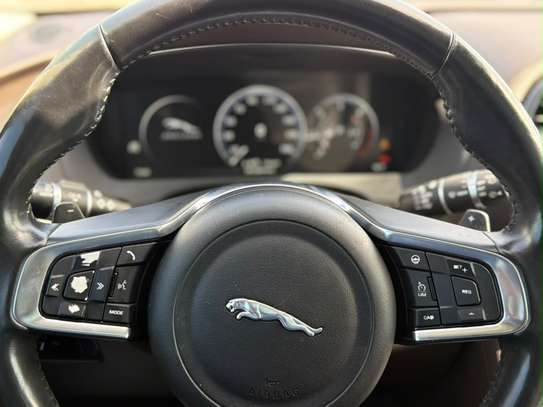 Jaguar fpace 2018 image 12