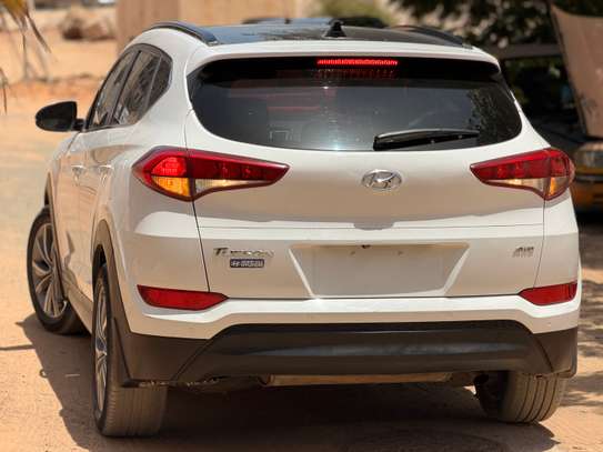 Hyundai Tucson AWD 2017 image 9