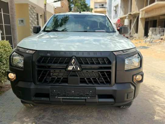 Mitsubishi L200 2026 NEUF Pickup Blanc robuste image 14