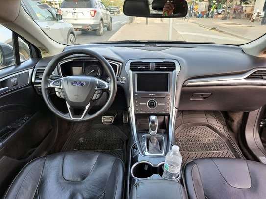 Ford Fusion Gris métallisé Berline image 5