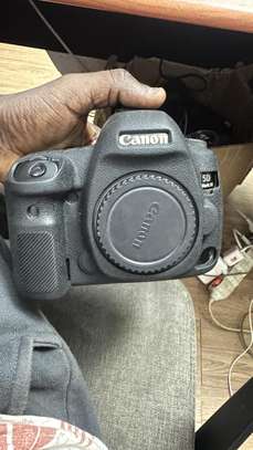 canon mark 4 image 2