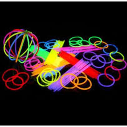 Boite de 100 Bracelets lumineux image 2