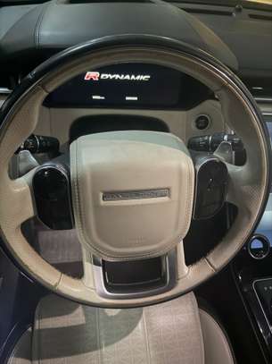 Range Rover Velar P380 R dynamic image 4