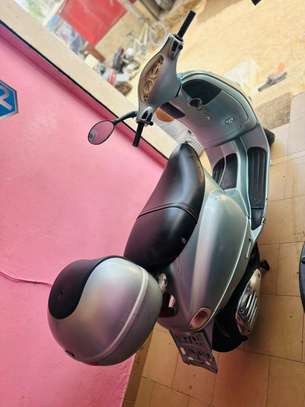 Vespa vintage bleu clair scooter fiable urbain image 3