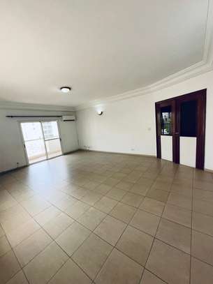 Appartement F4 à  louer au Point E image 3