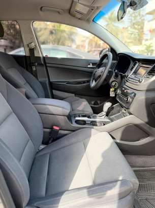 HYUNDAI TUCSON image 2