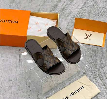 Sandale de luxe Berluti, Versace Louis VuittonHermès homme image 3