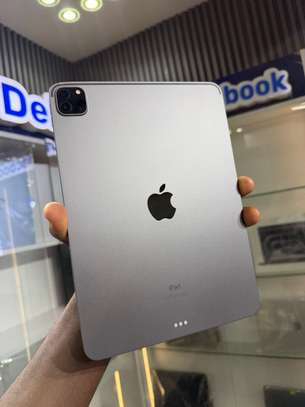 iPad Pro M1 11 Pouces 2To avec Clavier image 2