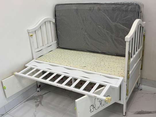 Berceau Bébé blanc avec rangement, moustiquaire et matelas image 6