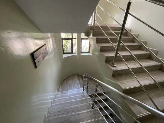 Bel appartement moderne à Amitié 2 image 6