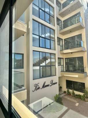 Appartement F4 de 200 m2 à louer au Point E image 12