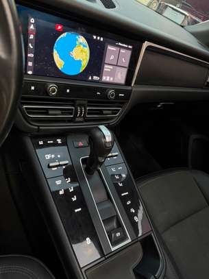 Porche Maccan image 14