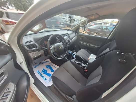 Mitsubishi L200 image 4