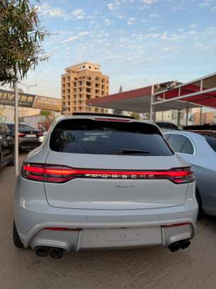 Porche Maccan image 3