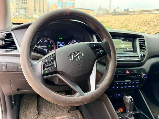 Hyundai tucson image 8