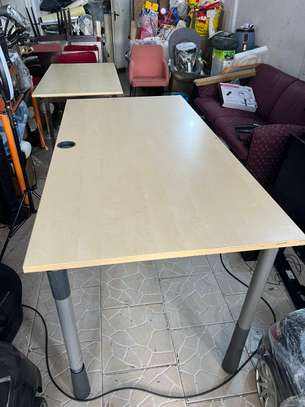 Bureau bois clair moderne grande surface image 2