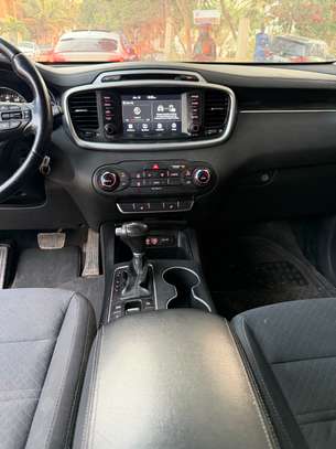 KIA SORENTO image 4