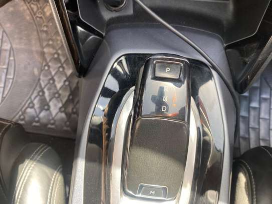 Peugeot 2008 automatique gasoil 2020 image 8