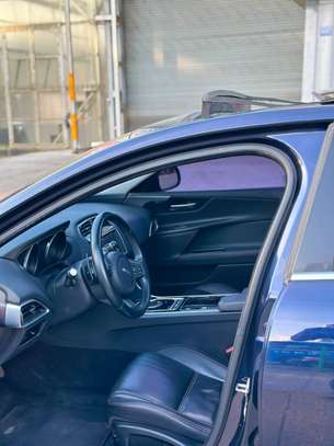JAGUAR XE 20D PRESTIGE image 6