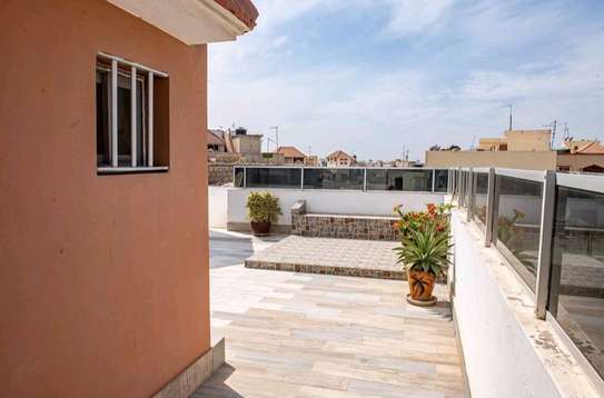 Chambre salon meublé avec une terrasse privée image 3