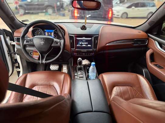 MASERATI LEVANTE  Année : 2018 image 2