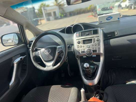 Toyota verso image 5